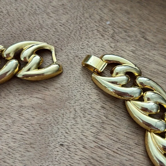 Stunning Gold Tone Fancy link 17” Collar Statement necklace 3/4” wide